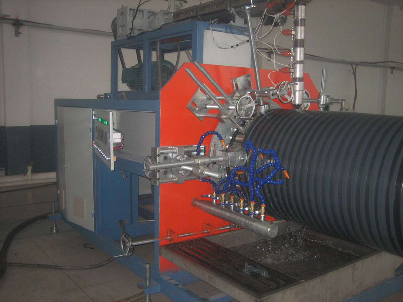 ما هو مبدأ العمل لخط إنتاج أنابيب عزل HDPE؟